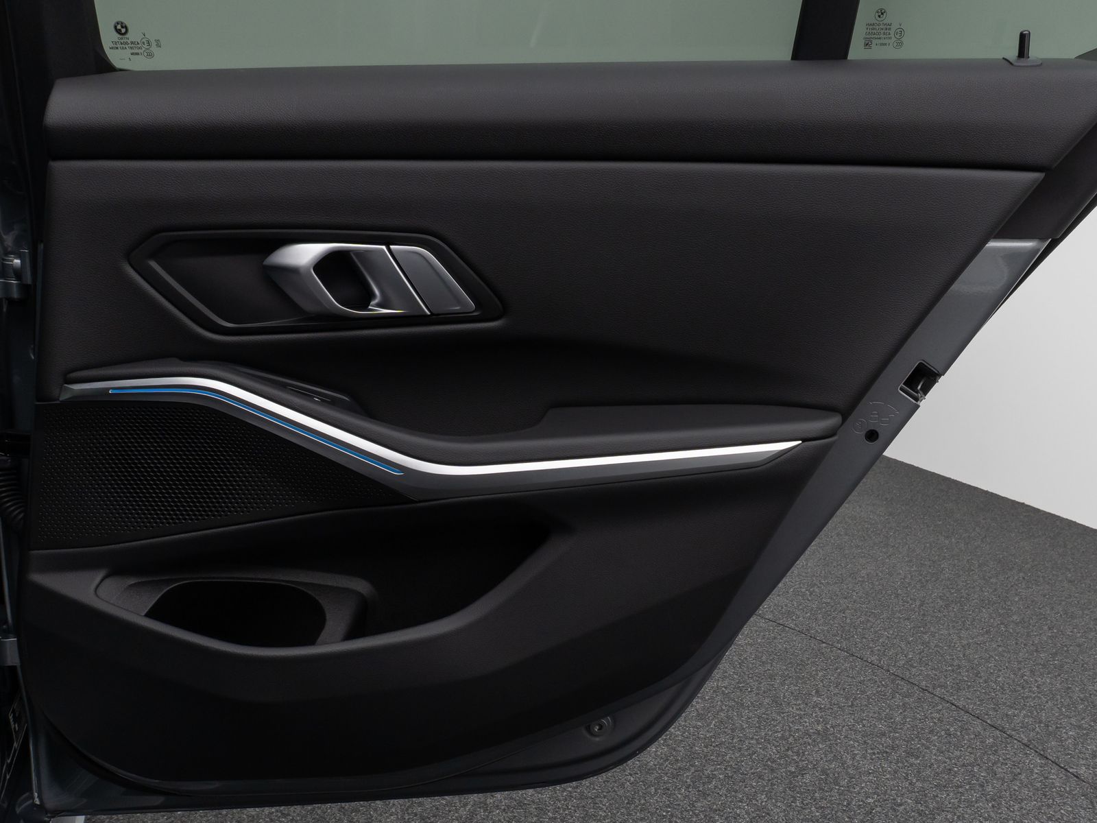 Fahrzeugabbildung BMW 330e M Sport Kamera DAB HiFi Stop&Go Komfort 19"