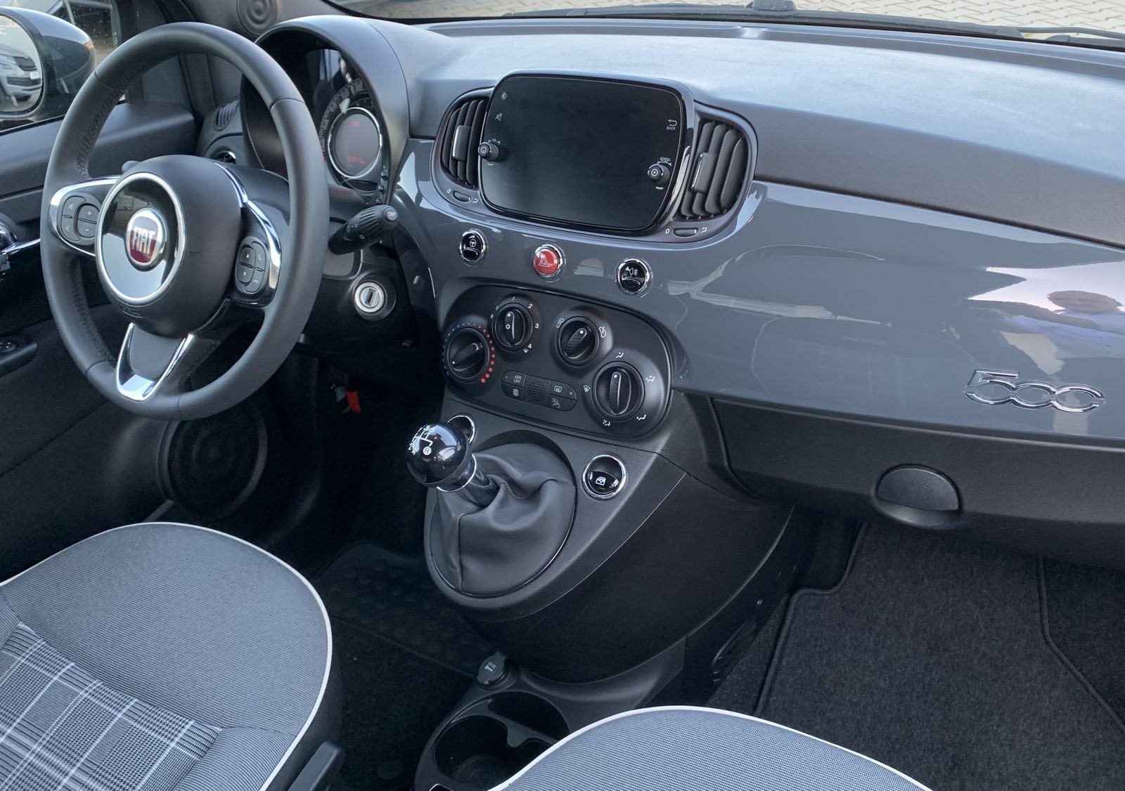 Fahrzeugabbildung Fiat 500 1.2 Lounge*PDC*UConnect*LED*Tempomat*ELFH*