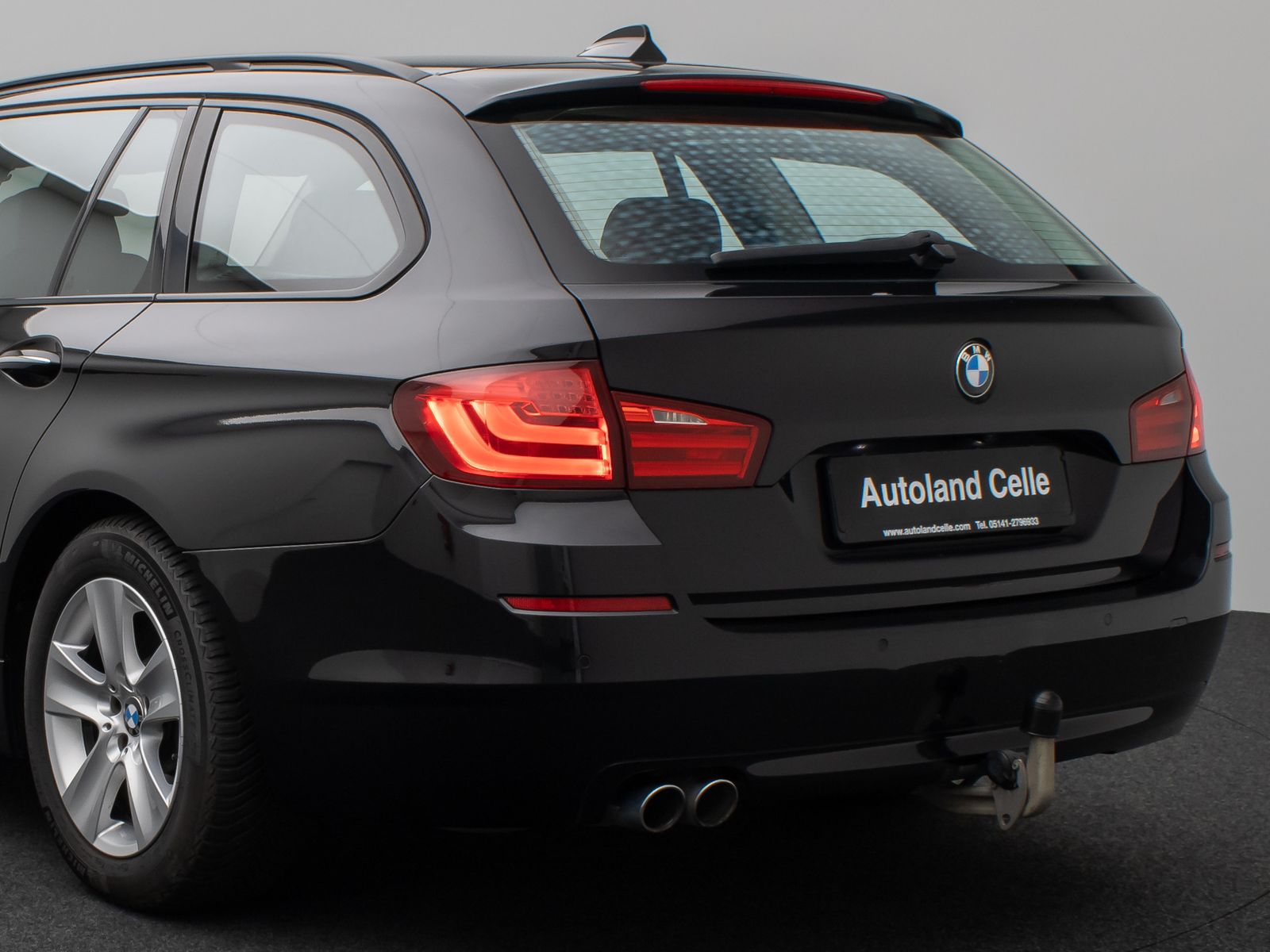 Fahrzeugabbildung BMW 530d HUD HiFi 360°Xenon SoftCl AHK Komfort Sport