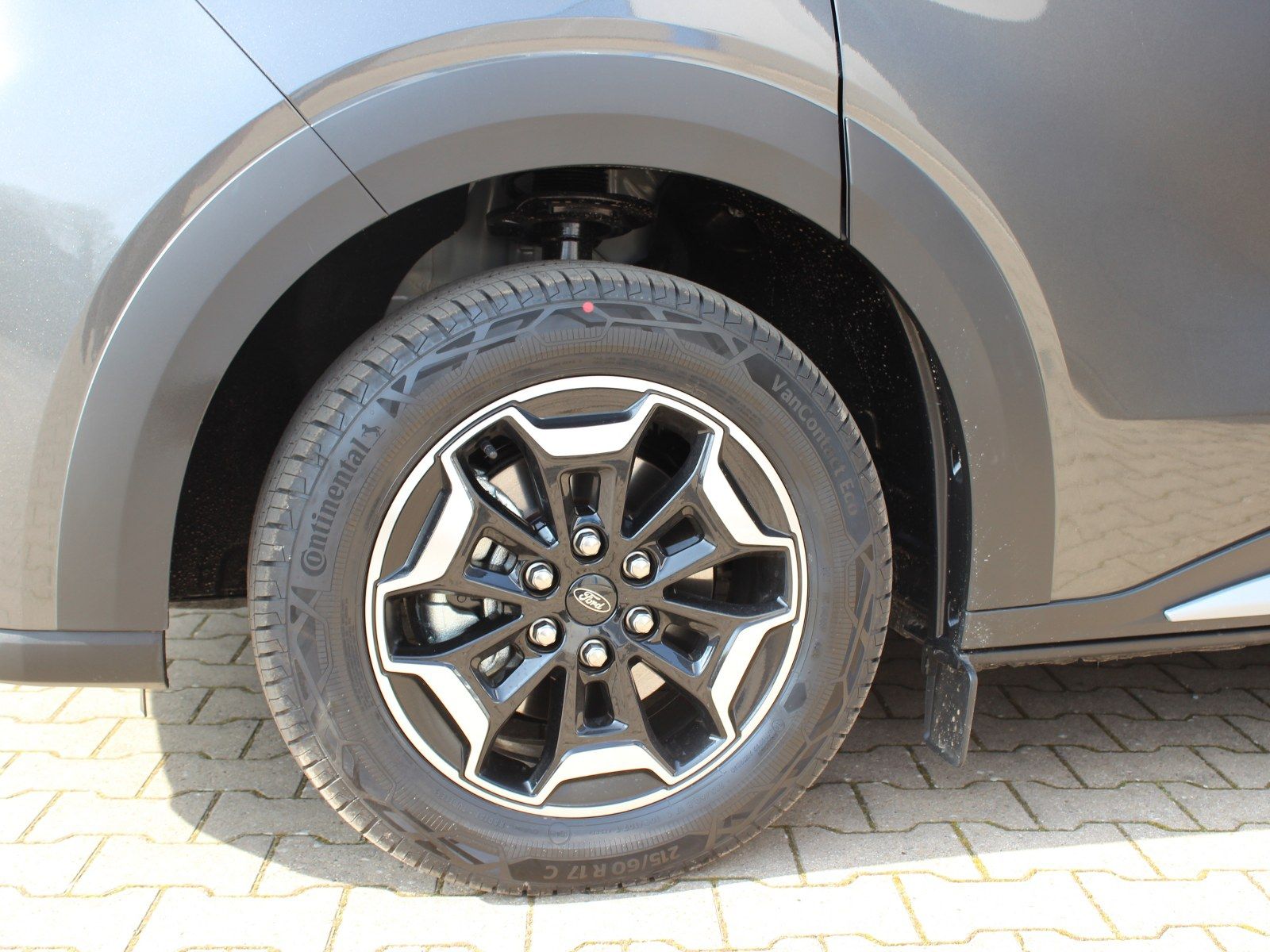 Fahrzeugabbildung Ford Tourneo Custom 320 L1 Tourneo Active FWD Bus