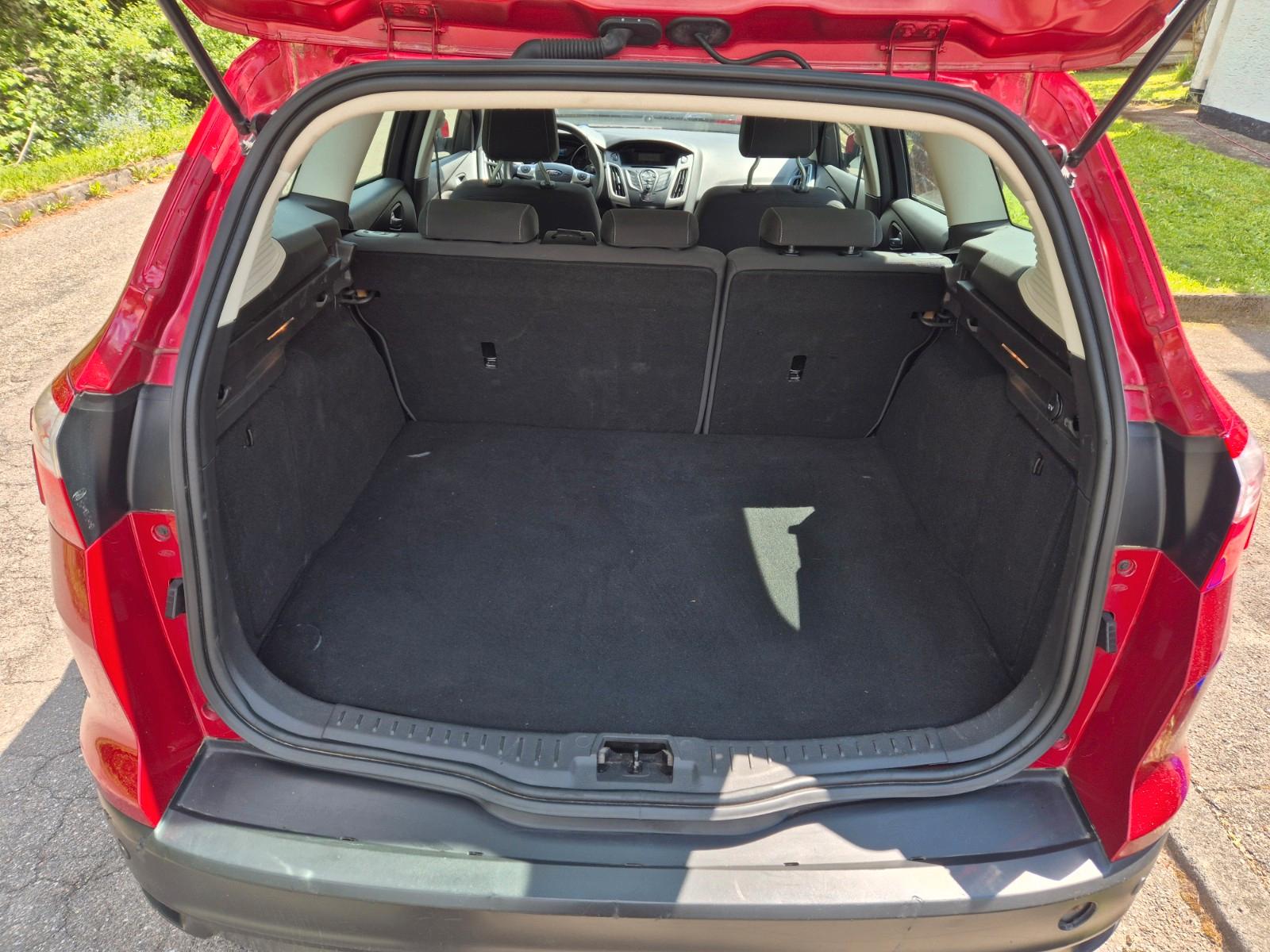Ford Focus 2011 — photo 9