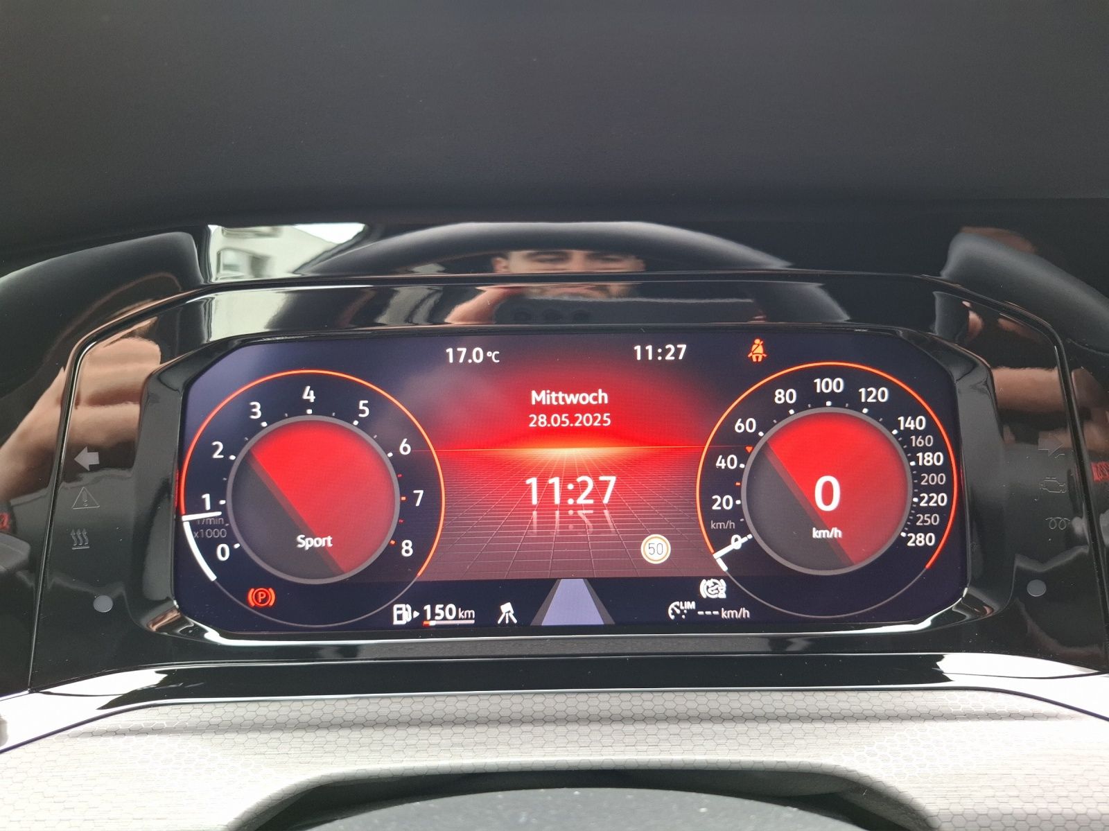 Fahrzeugabbildung Volkswagen Golf VIII GTI 1,99% Matrix AHK Navi AID RFK 19"
