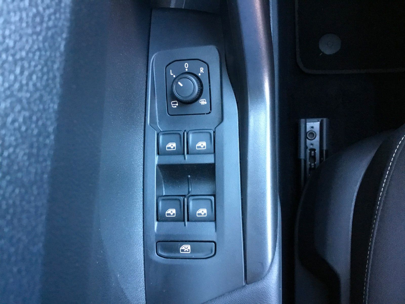 Fahrzeugabbildung Volkswagen T-Cross 1.0 TSI DSG Life+AHK+ACC+LED+17"+Kamera