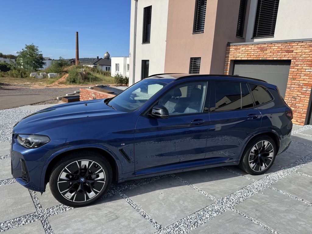 Image of BMW iX3