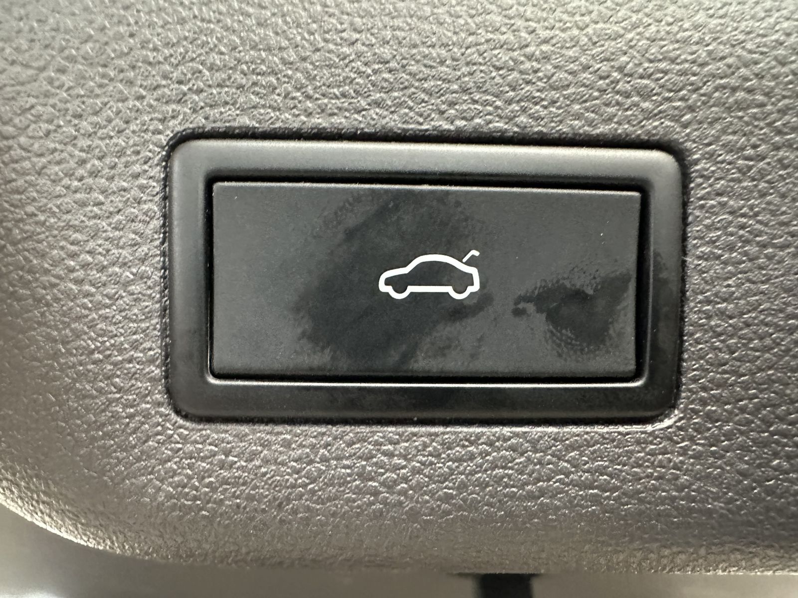 Fahrzeugabbildung Volkswagen T7 Multivan Energetic 6-Sitzer NAV+MATRIX+AHK+VC