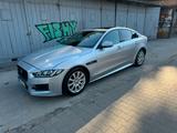 Jaguar XE 25t 240PS Prestige Automatik Prestige - Jaguar XE Prestige mit Benzin-Antrieb
