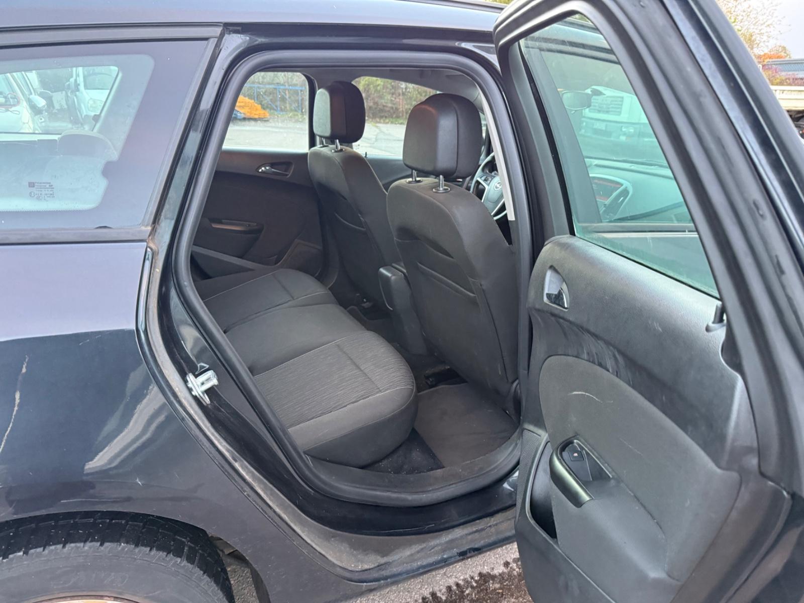 Opel Astra 2015 — photo 36