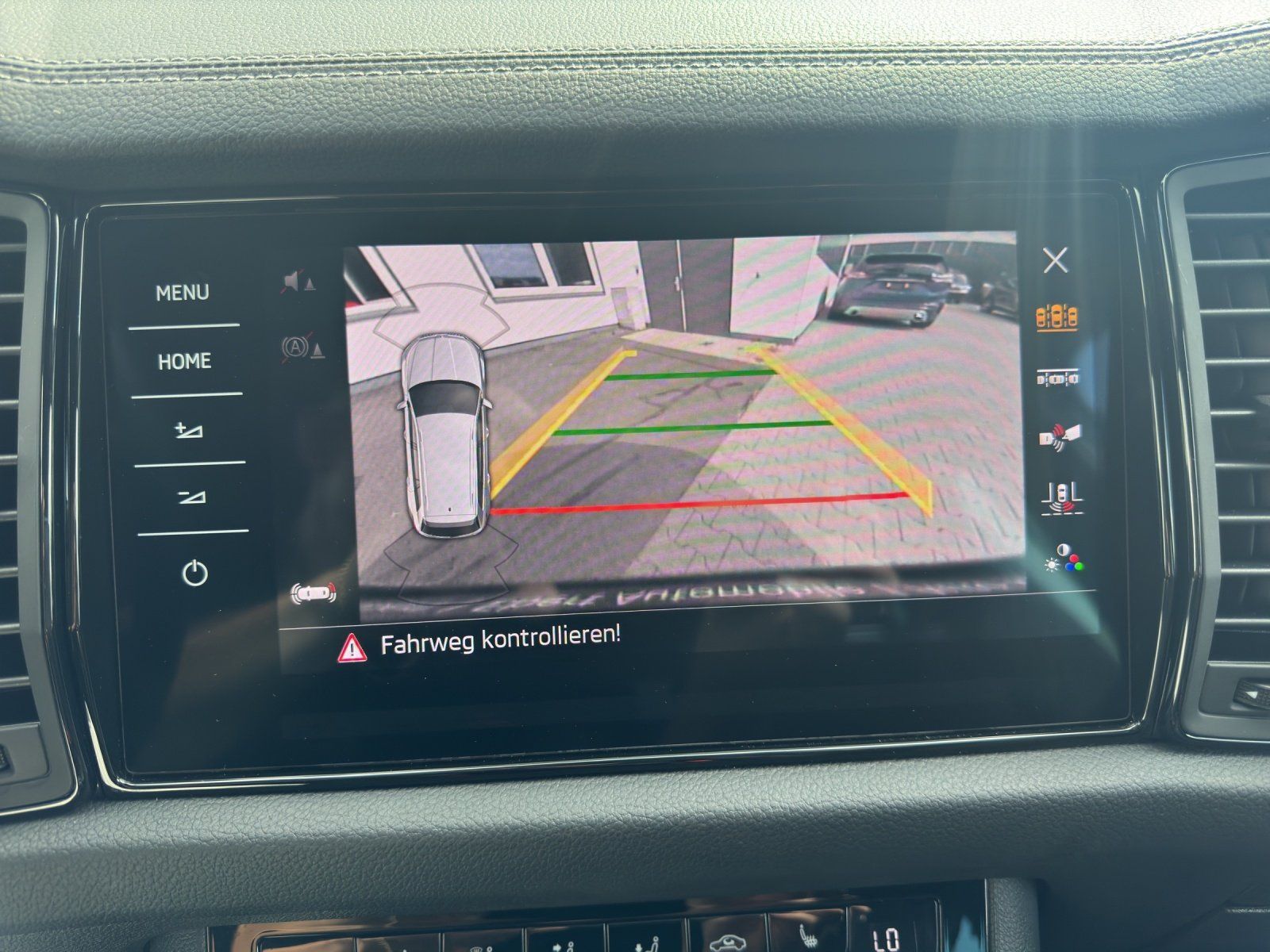 Fahrzeugabbildung SKODA Kodiaq 2.0 TDI Sportline 4x4/ST-HZ/KAMERA/ACC/7S