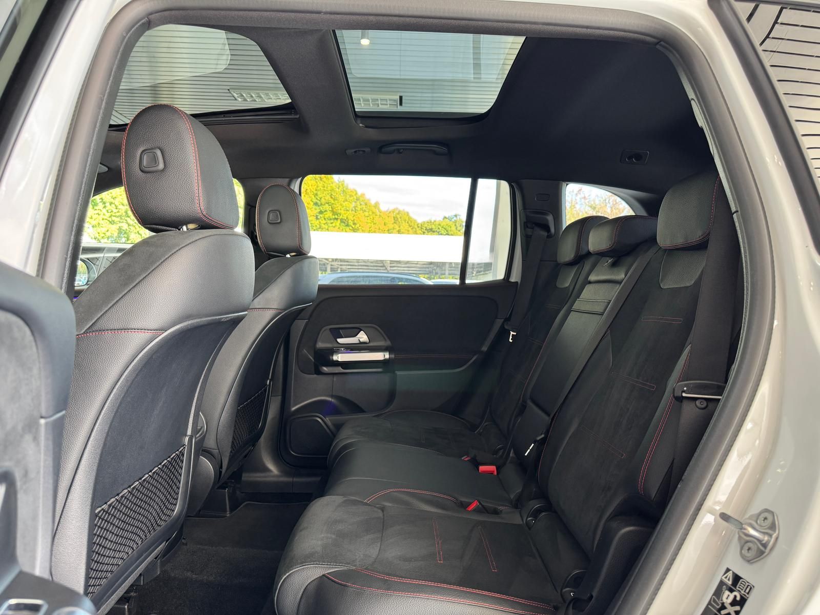 Mercedes-Benz GLB 250 3x AMG MBUX WIDE PANO LED KAM NIGHT 20-Z foto 17