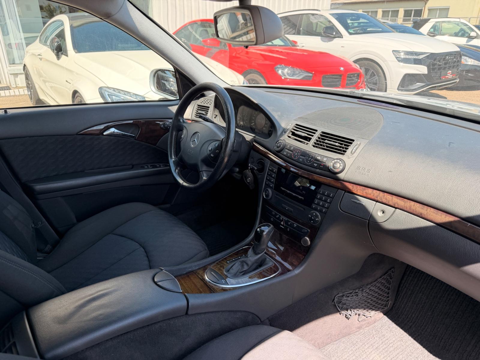 Mercedes-Benz E200 2005 — photo 8