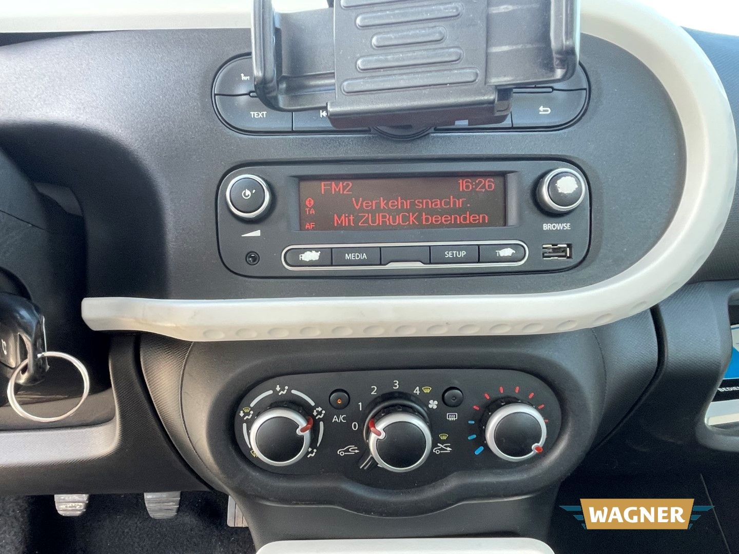 Fahrzeugabbildung Renault Twingo Dynamique leichter Frontschaden