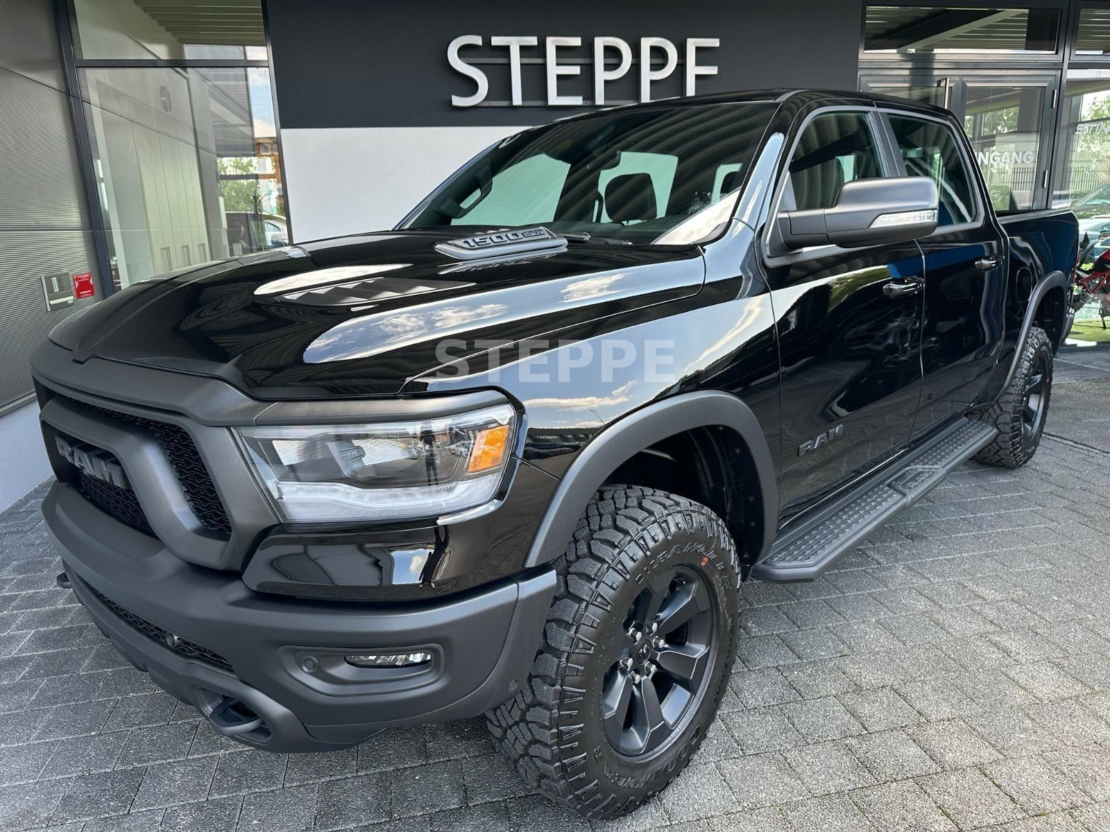 Dodge RAM 1500 REBEL 5,7V8 LPG NIGHT ACC, Luftfed,360°