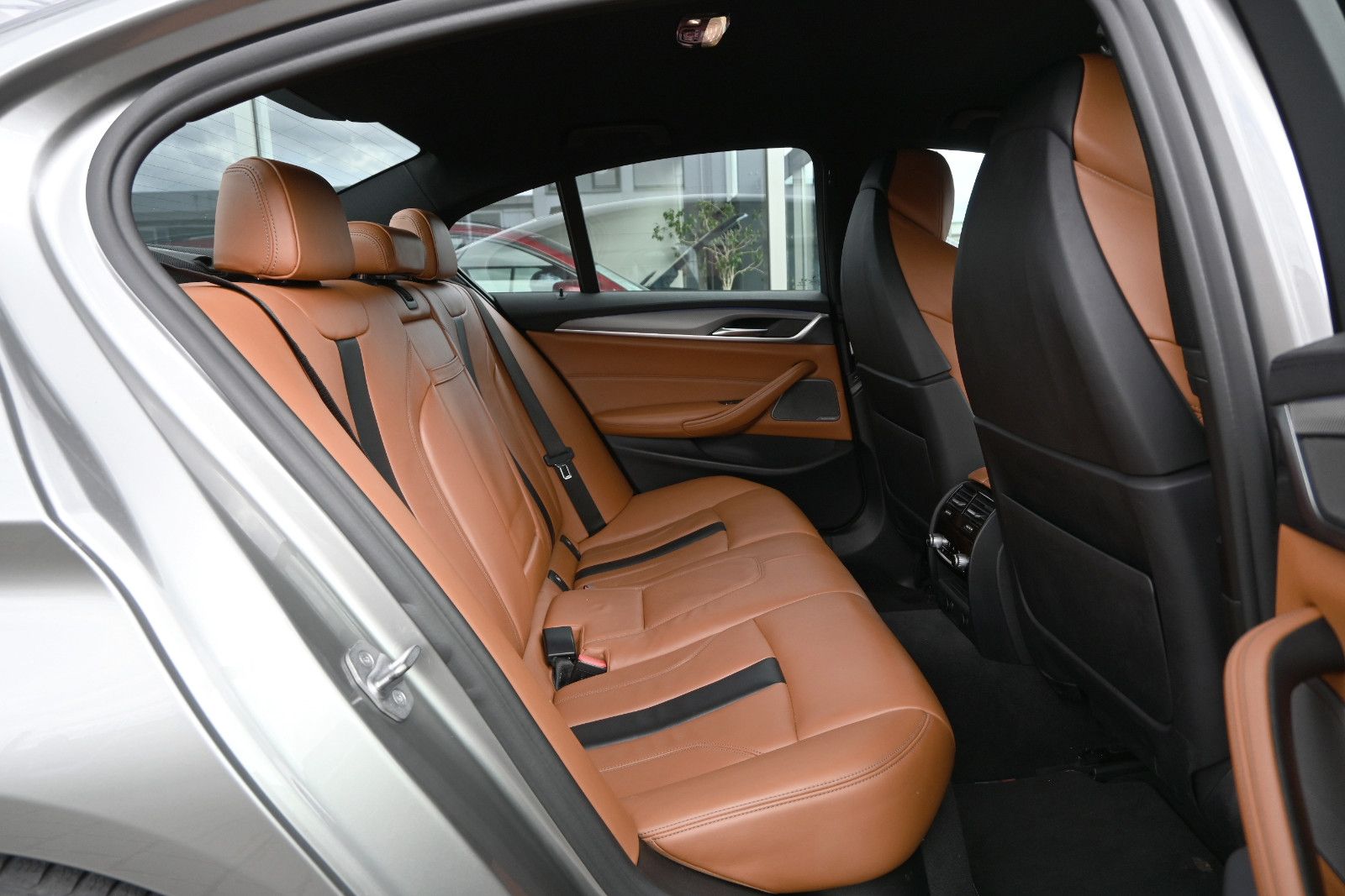 Fahrzeugabbildung BMW M5 xDrive °Driving Assistant Plus°HARMAN°M-SITZ°