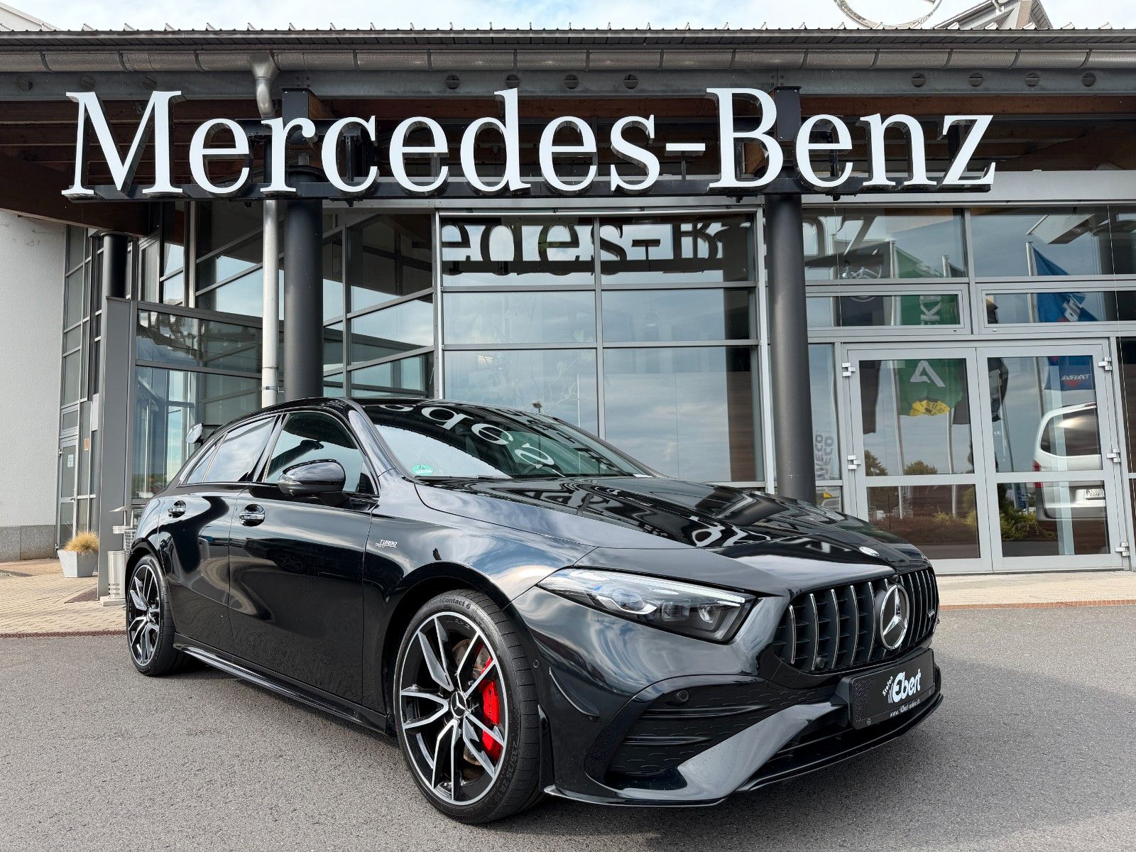 Fahrzeugabbildung Mercedes-Benz A 35 AMG 4Matic+Aero+StandH+360+MultiB+Memory