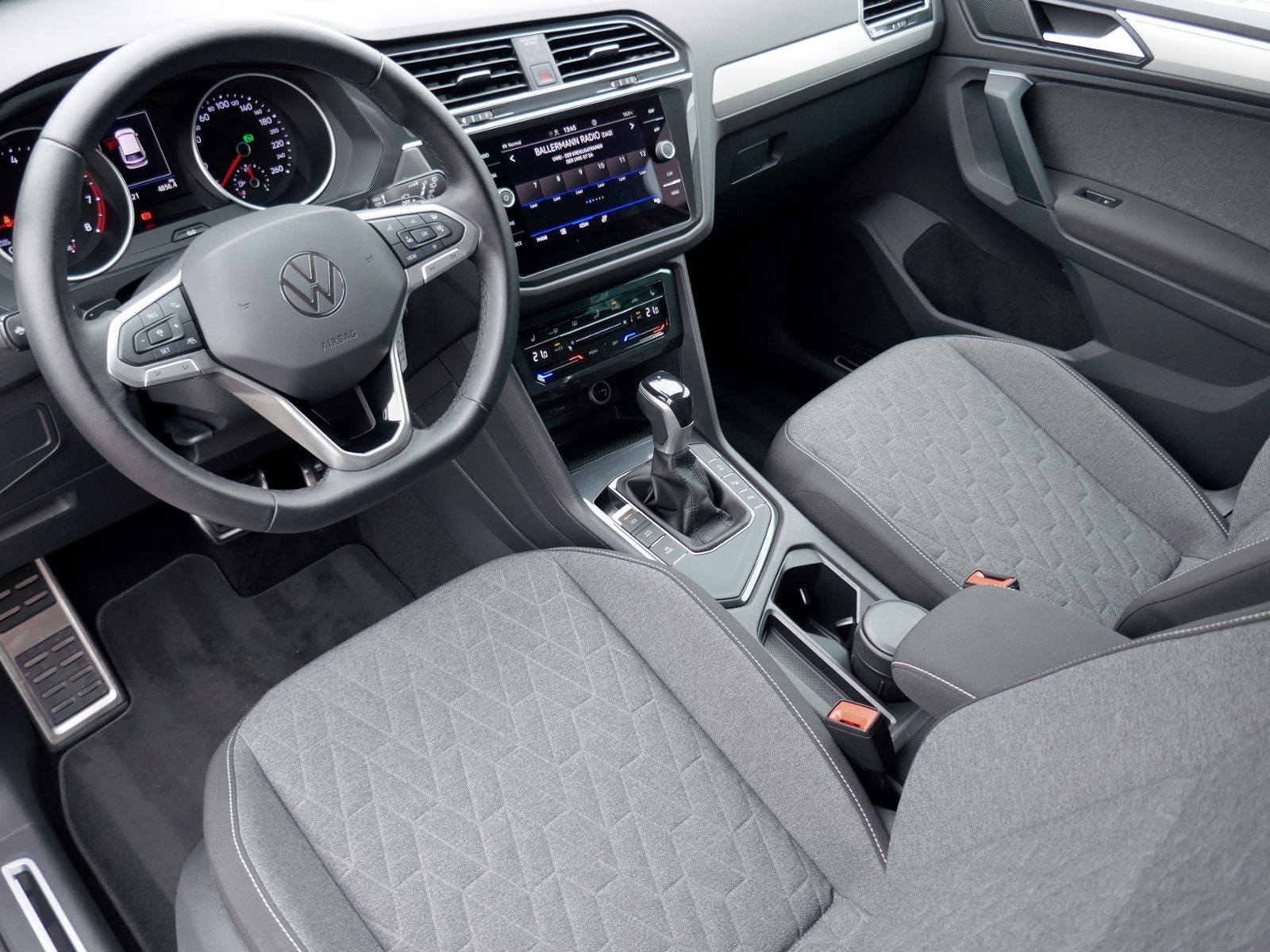 Fahrzeugabbildung Volkswagen Tiguan Move 1.5 TSI DSG | LED RFK ACC Navi