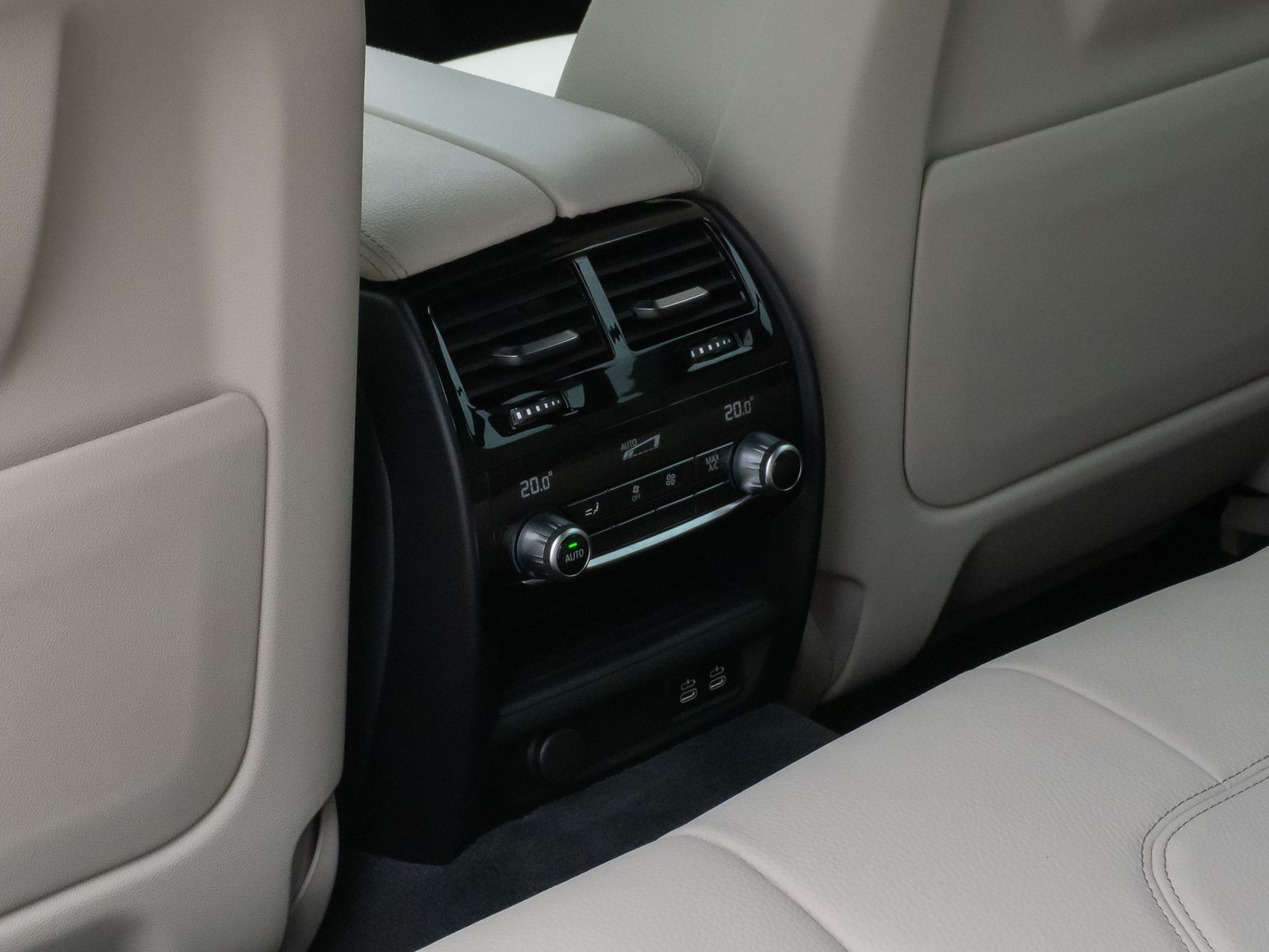 Fahrzeugabbildung BMW 530d LuxuryLine Laser HUD DAB HiFi DisKey 19Zoll