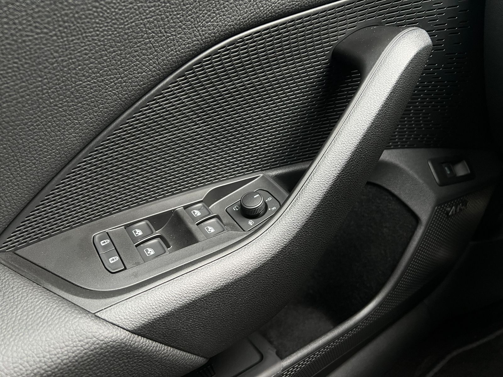 Fahrzeugabbildung SKODA Octavia Combi RS 2,0 TSI DSG *AHK, ACC, Matrix,