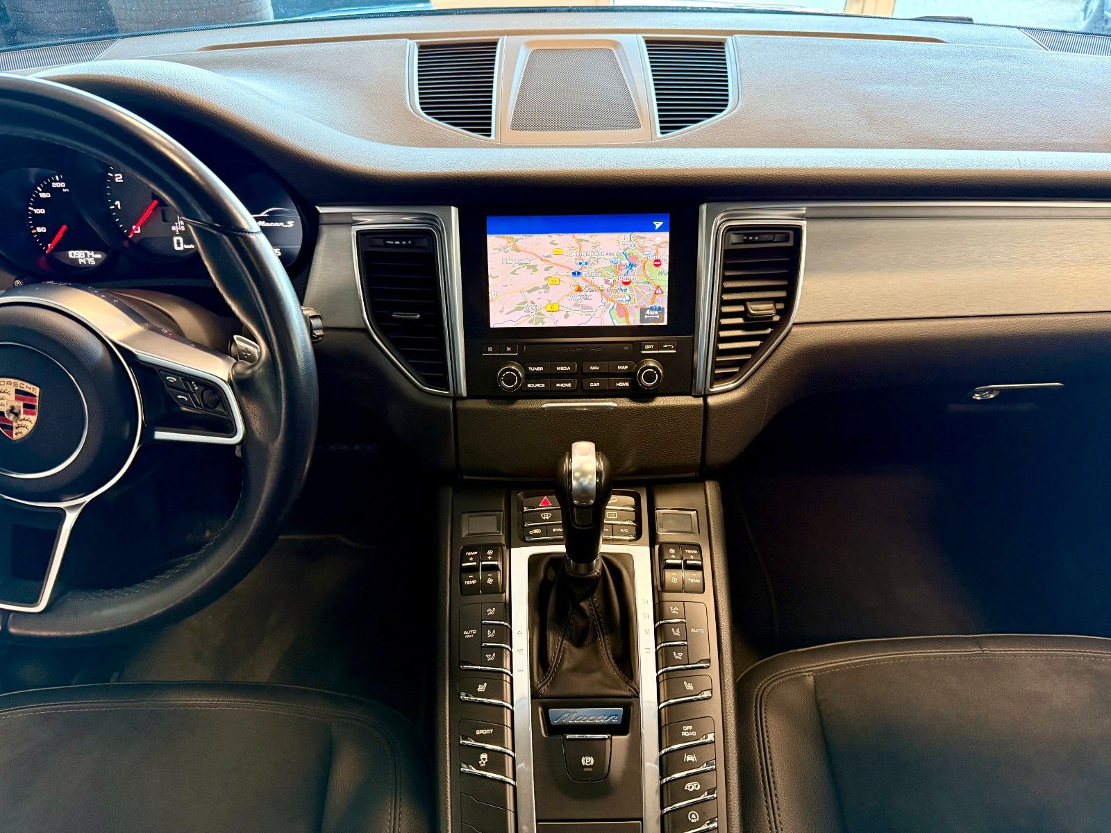 Fahrzeugabbildung Porsche Macan S Panorama, BOSE, DAB, Sportabgasanlage