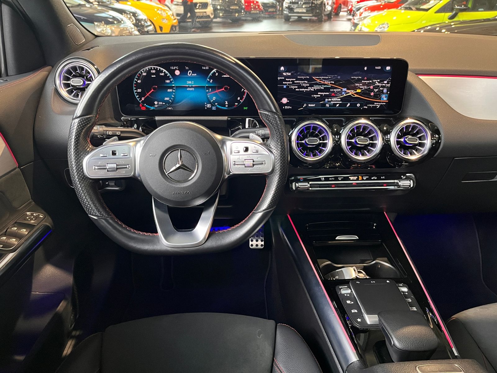 Fahrzeugabbildung Mercedes-Benz GLA 250 4Matic AMG Line PANO LED NAVI