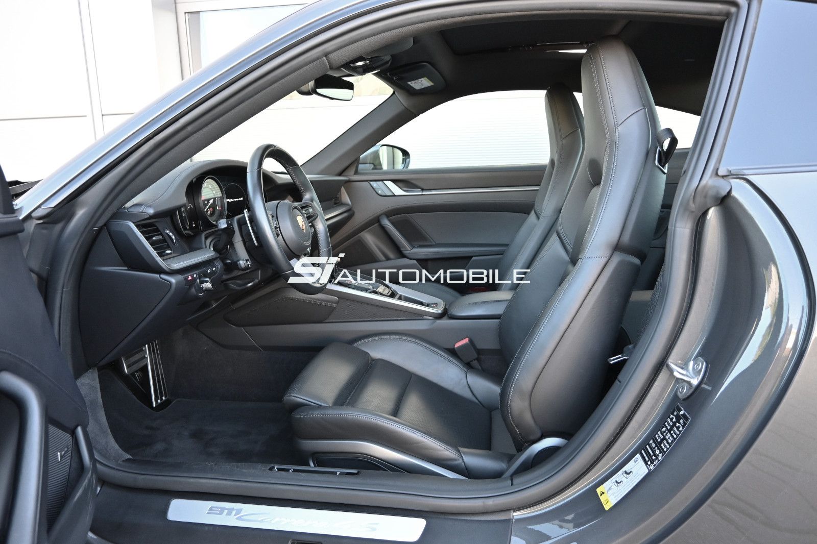 Fahrzeugabbildung Porsche 911 992 Carrera 4S Coupé °SPORT DESIGN°ACC°BOSE°