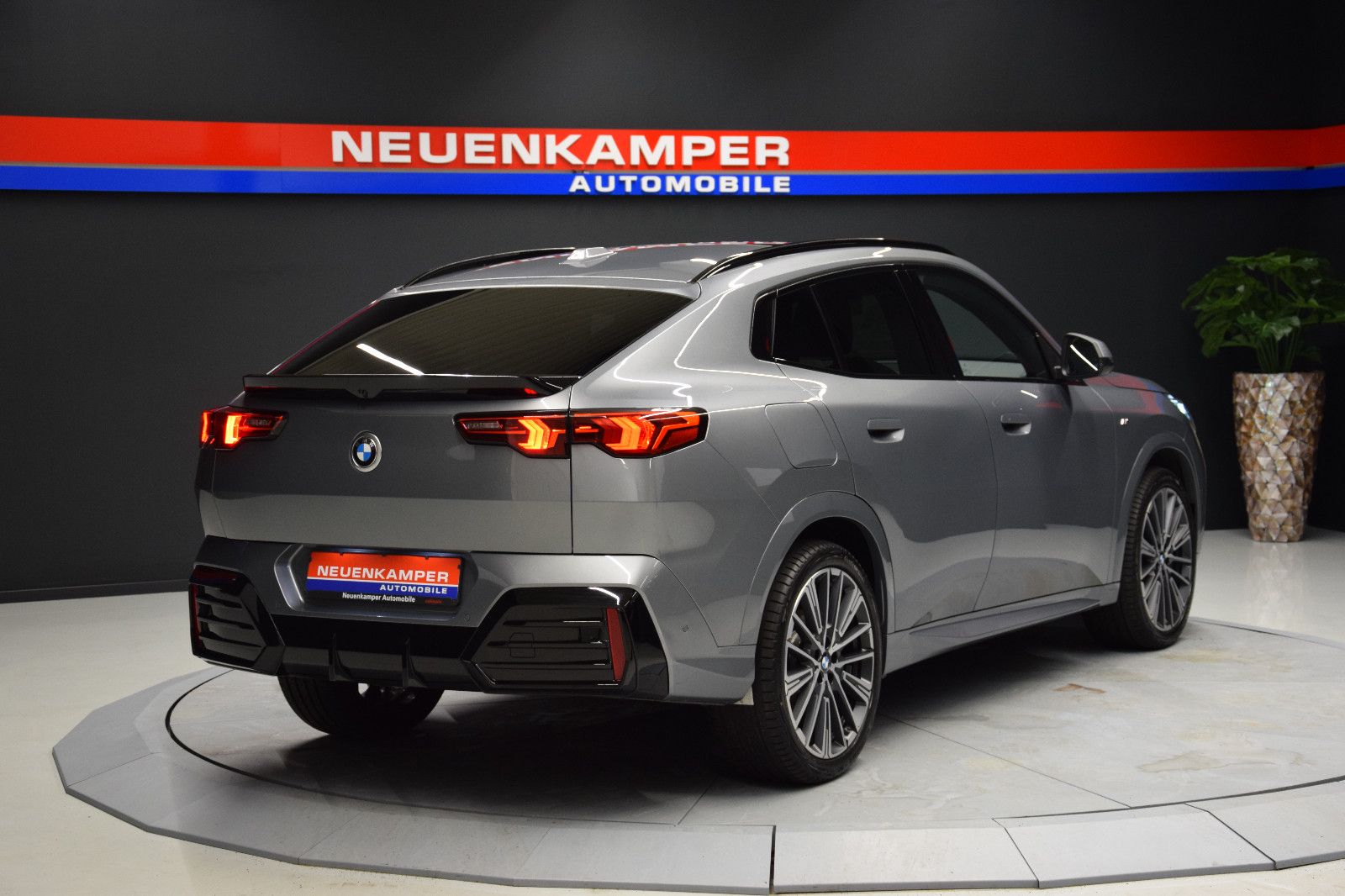 Fahrzeugabbildung BMW X2 20d xDrive M Sport 360° Pano HuD AHK h/k ACC