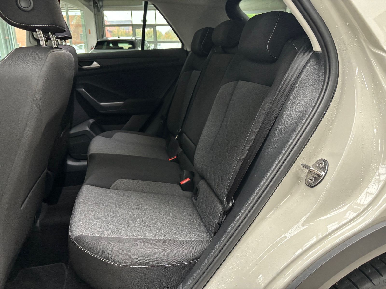 Fahrzeugabbildung Volkswagen T-Roc Move 1.0 TSI LED+SHZ+APP