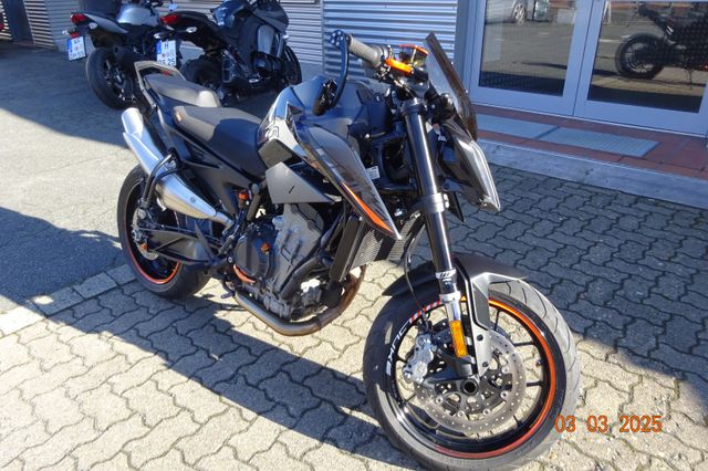 KTM 890 Duke 1.Hand, mit PowerParts Zubehör