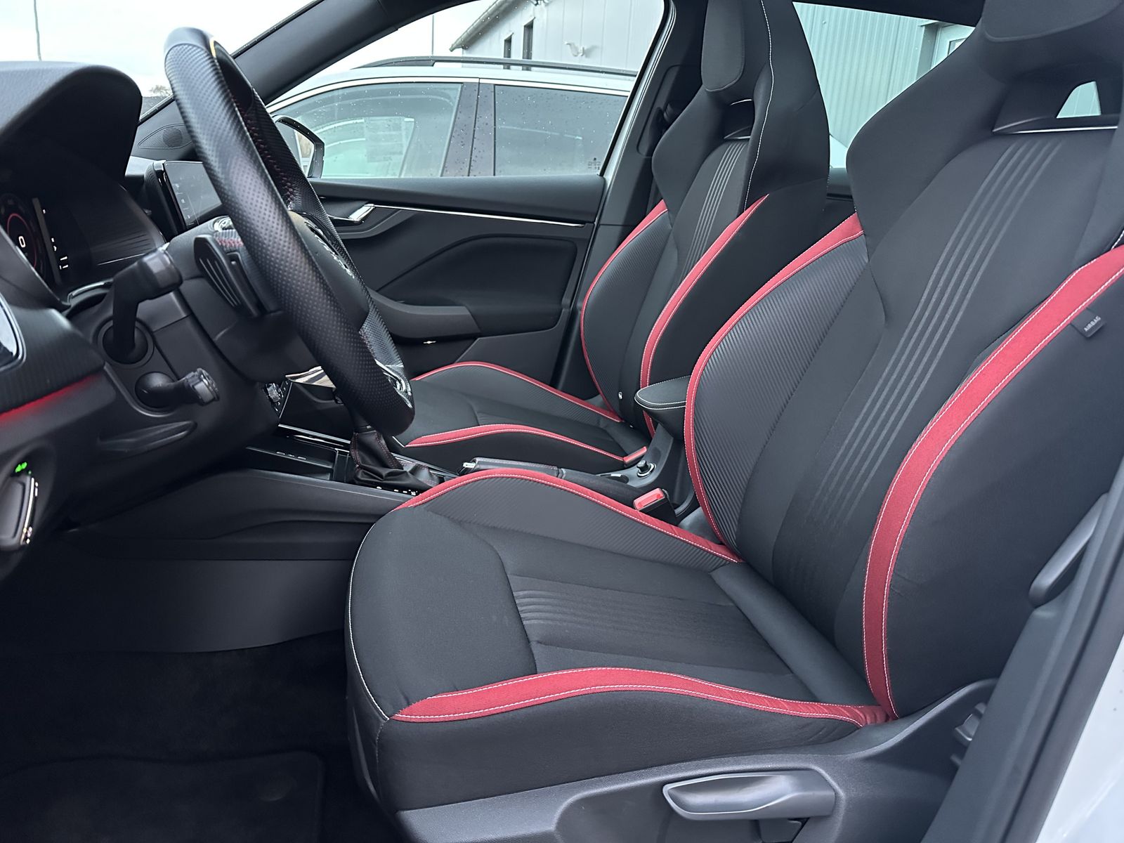 Fahrzeugabbildung SKODA Kamiq 1.5 TSI DSG Monte Carlo NAV+LED+ACC+PANO