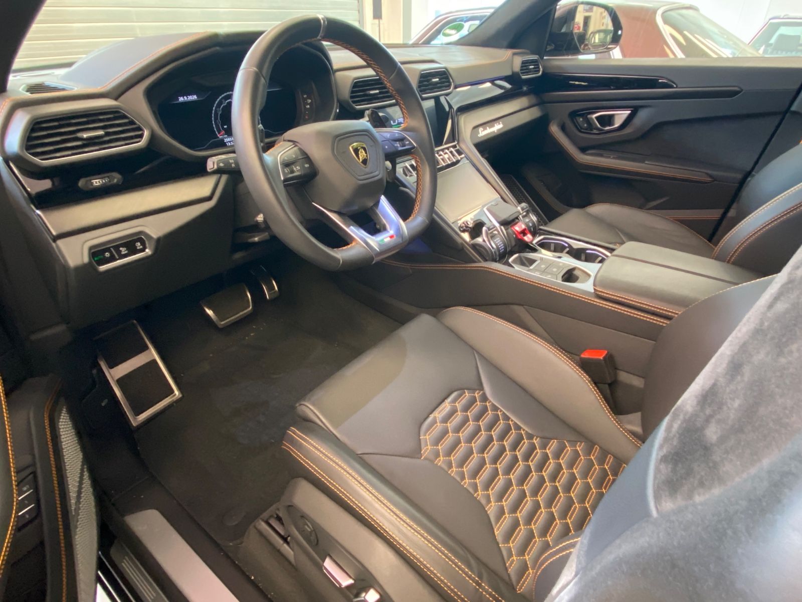 Lamborghini URUS S - AKRAPOVIC BLACK EDITION foto 2