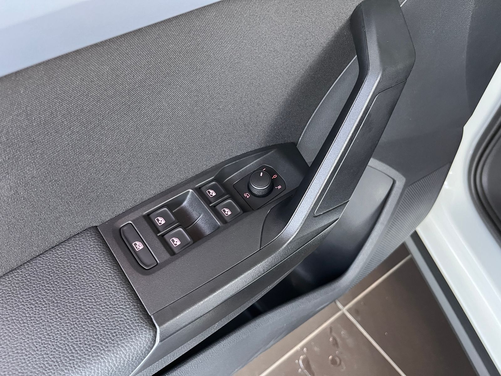 Fahrzeugabbildung SEAT ARONA  1.5 TSI DSG FR ACC LED NAV RFK SHZ 17"