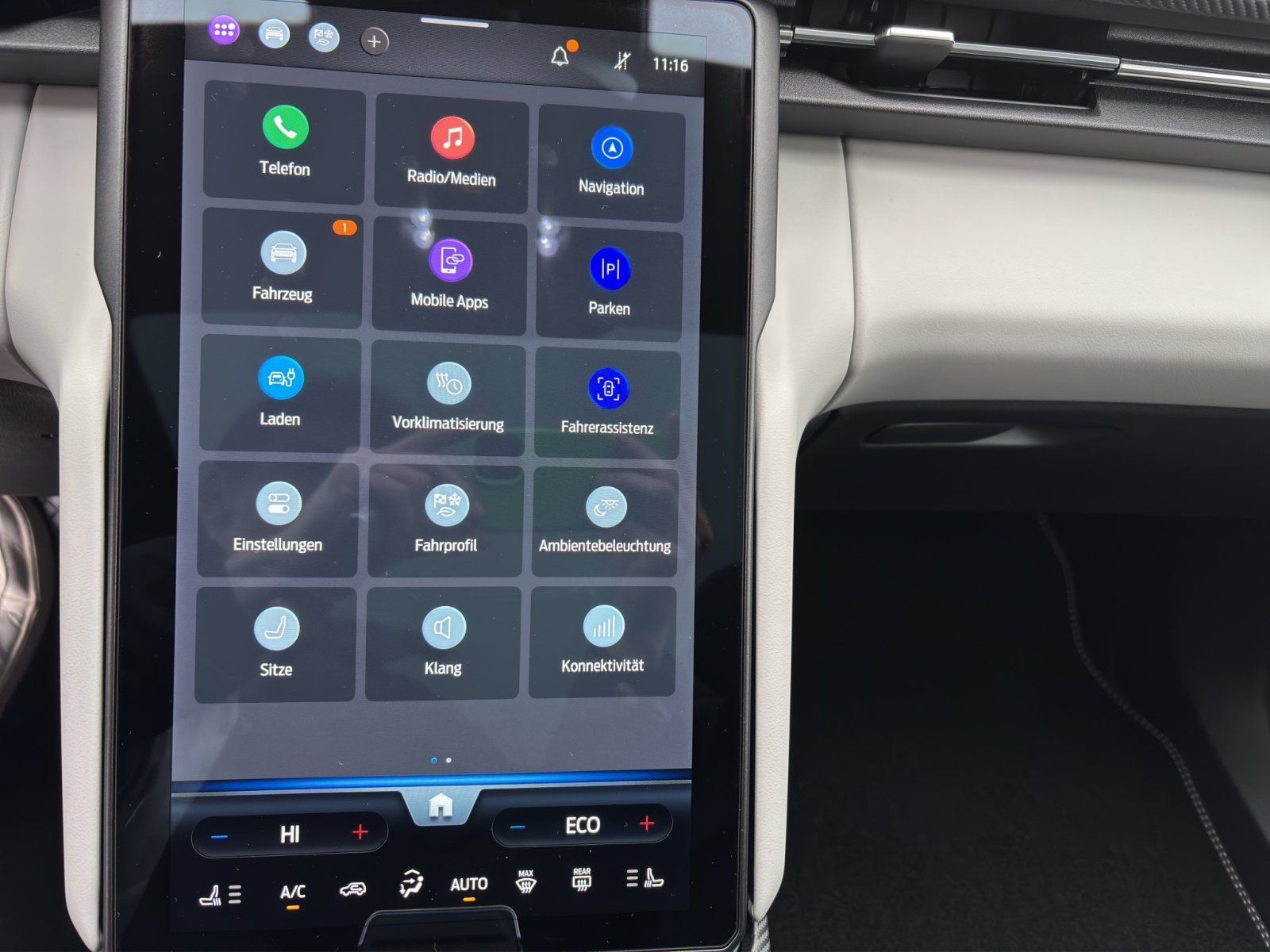 Fahrzeugabbildung Ford Explorer eMotor Premium RWD