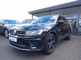 Volkswagen Tiguan Highline 4Motion LED NAVI PANO PDC ACC - Volkswagen Tiguan mit Benzin-Antrieb: Limousine