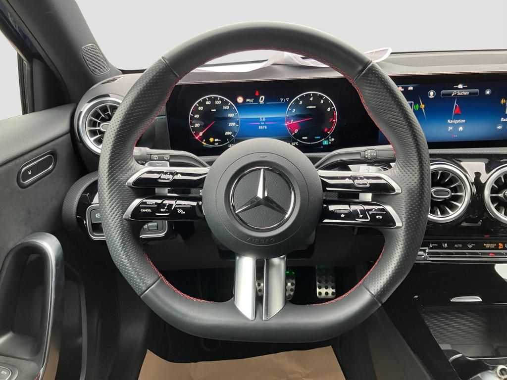 Fahrzeugabbildung Mercedes-Benz A 200 Kompaktlimousine AMG Line+Night Paket*PDC