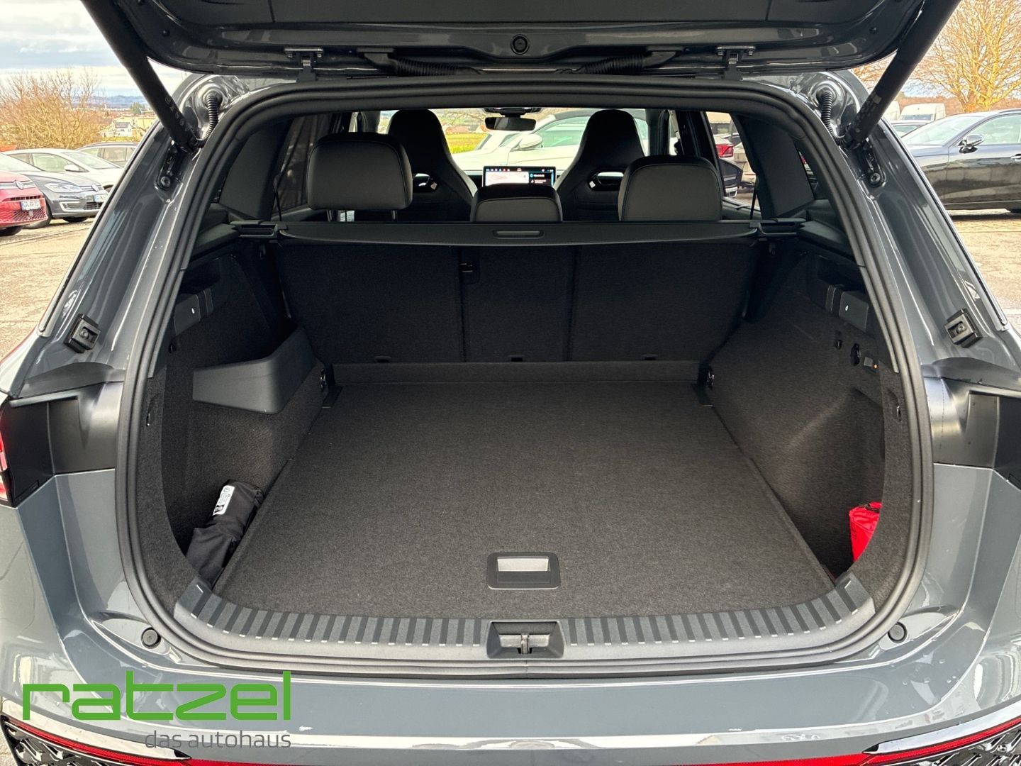 Fahrzeugabbildung Volkswagen Tayron R-LINE 2.0 TDI DSG 4M IQ.Drive+Standheiz.