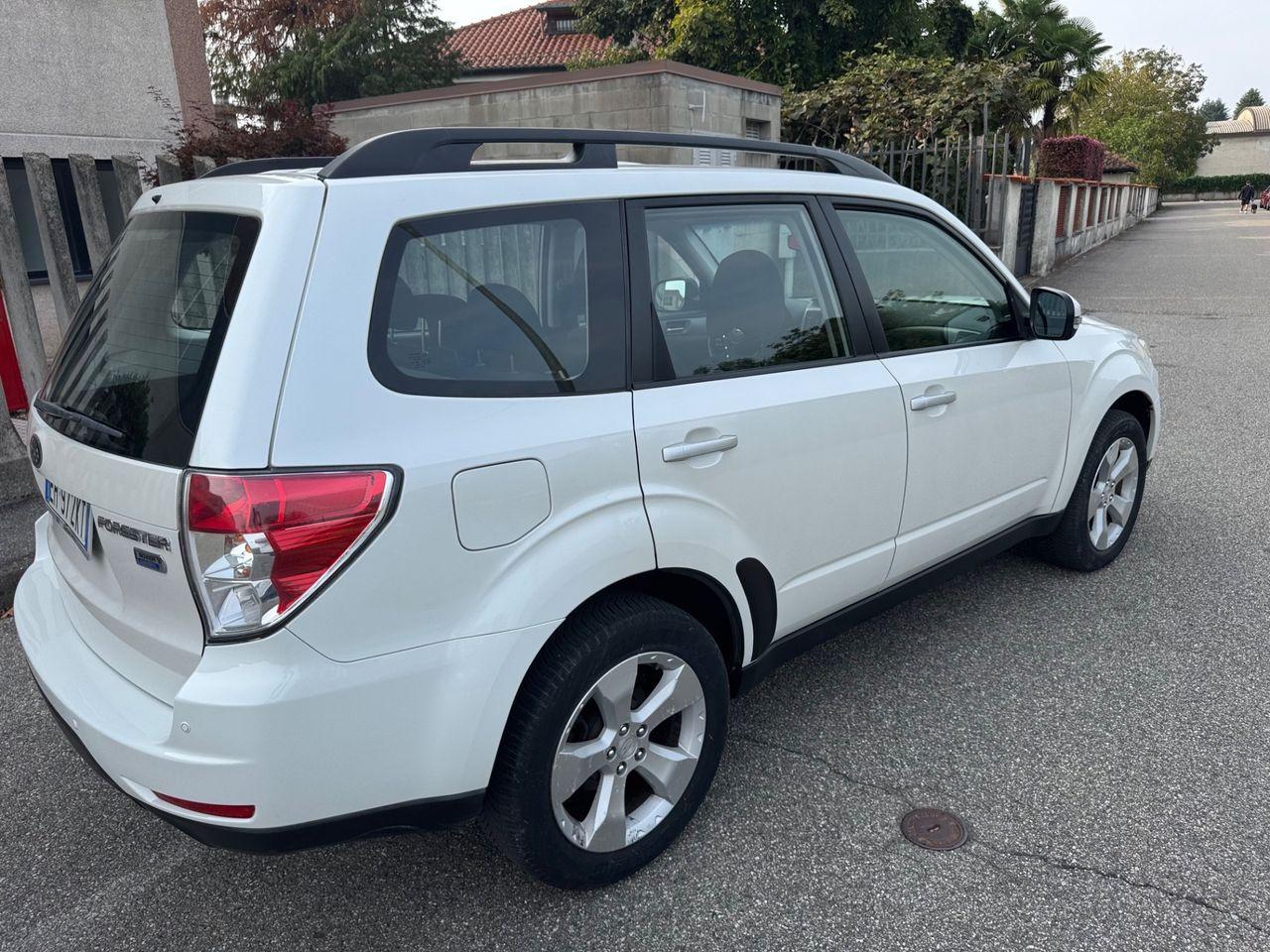 Subaru Forester 2011 — interior