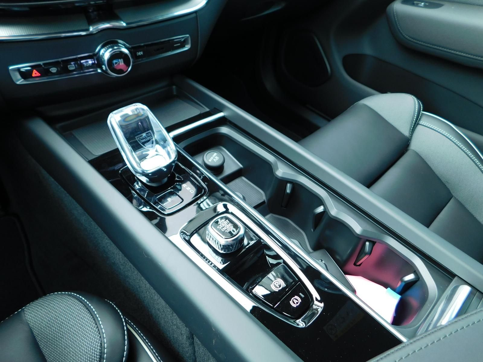 Fahrzeugabbildung Volvo XC60 T6 AWD Plus Black Edition