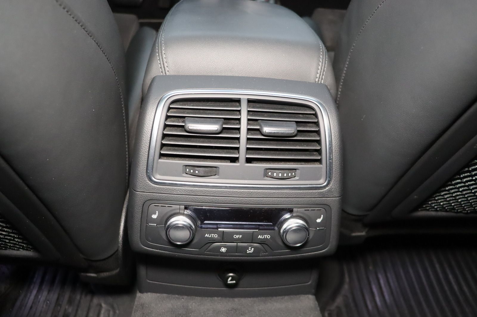 Fahrzeugabbildung Audi A6 Avant 3.0 TDI quattro Pano. * AHK * Service
