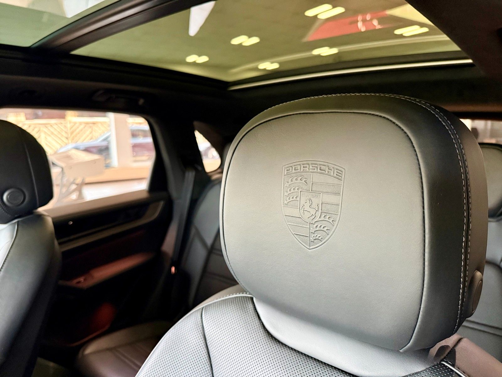 Fahrzeugabbildung Porsche Cayenne Turbo E-Hybrid SportDesign/PCCB/PTS/AHK