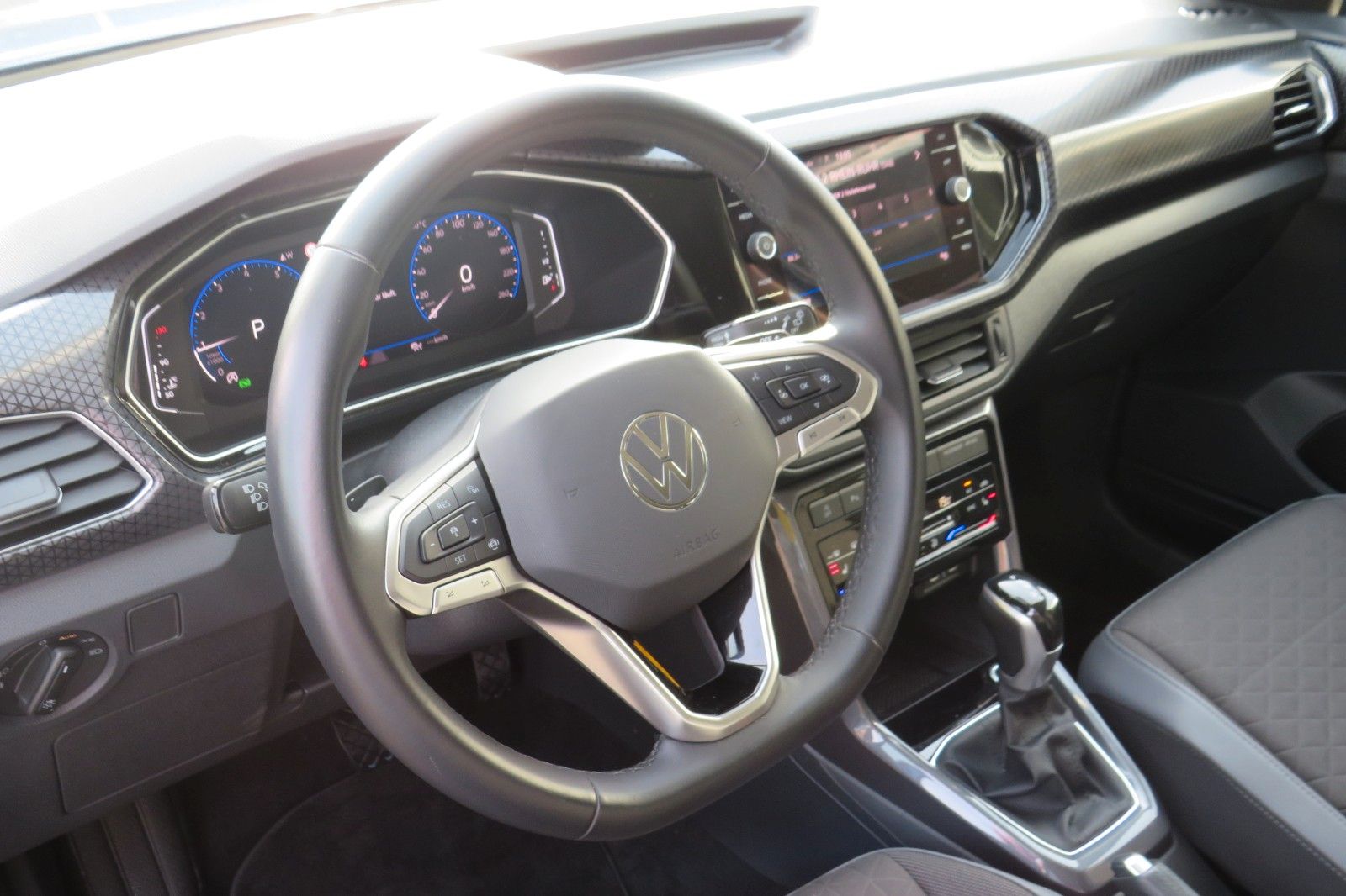 Fahrzeugabbildung Volkswagen T-Cross DSG Highline ACC NAVI KAMERA SITZH. 1Hd