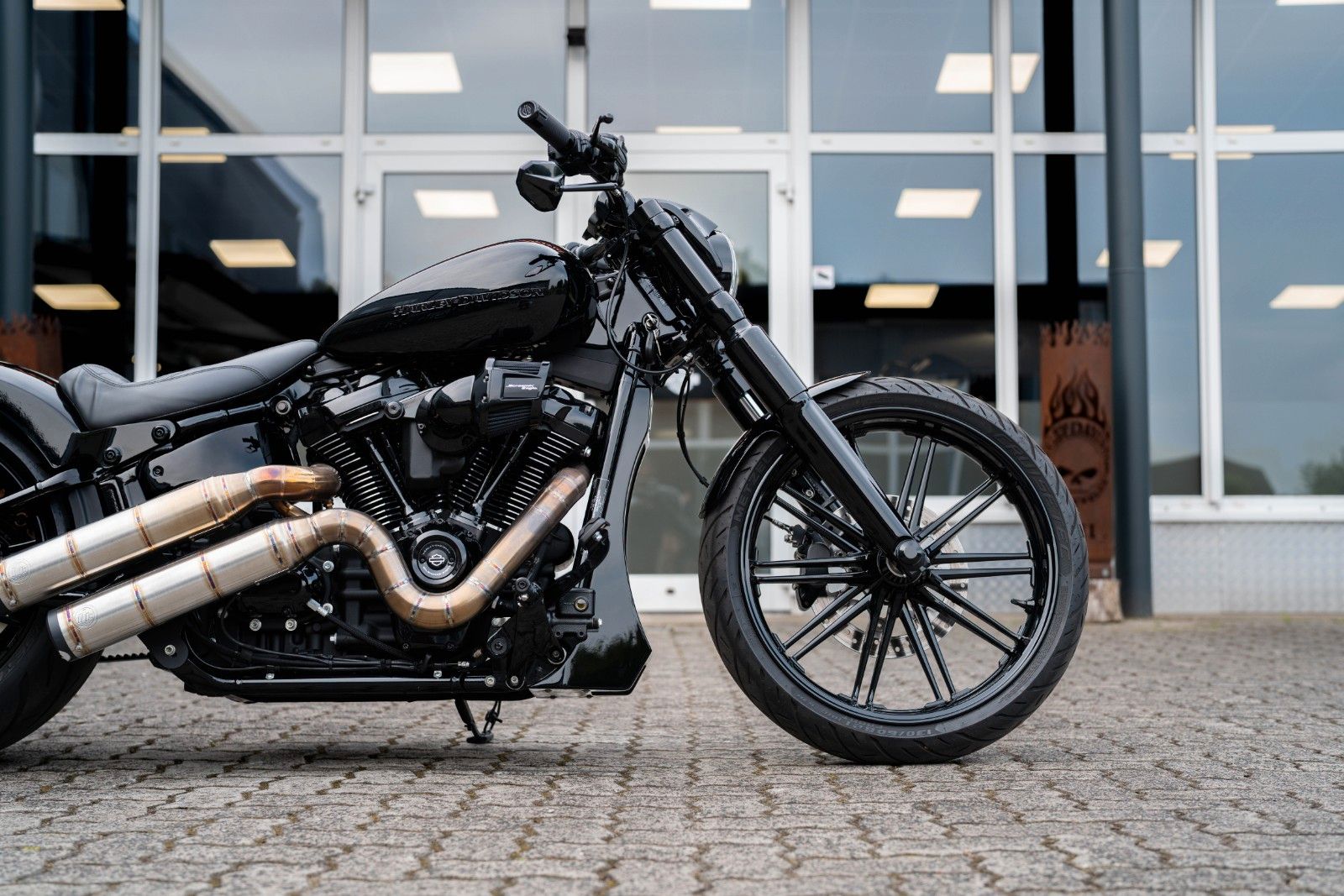 Fahrzeugabbildung Harley-Davidson FXBRS Breakout 114 cui - Kesstech BTC Gangster