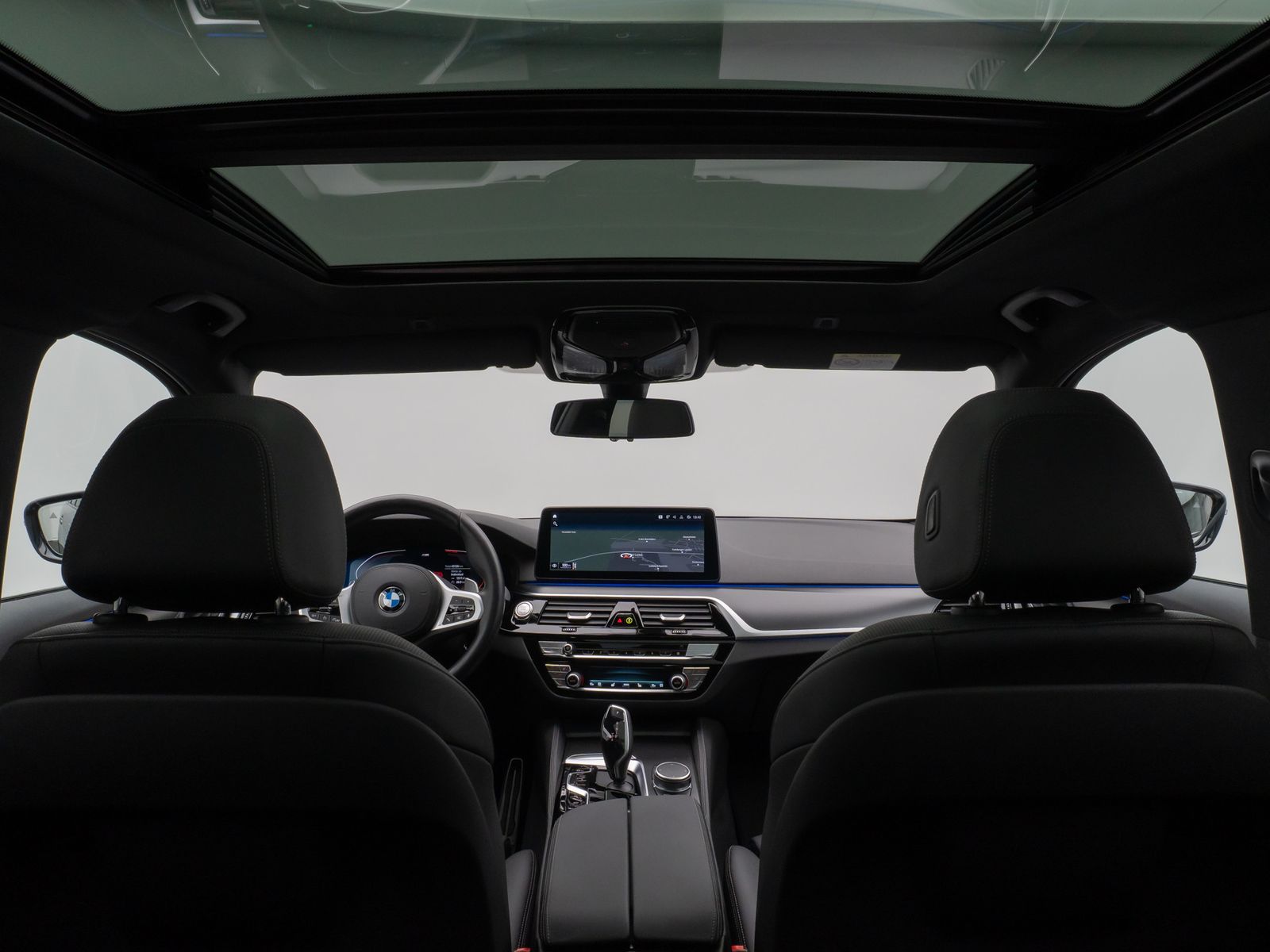 Fahrzeugabbildung BMW 530i M Sport Panorama 360°Laser HUD DAB H/K 19"