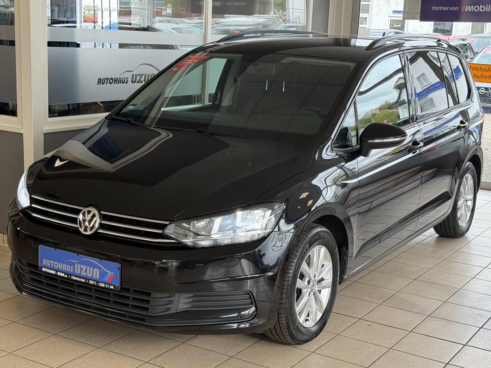 Volkswagen Touran CLBMT Auto Leder Navi Frontassist LED AHK