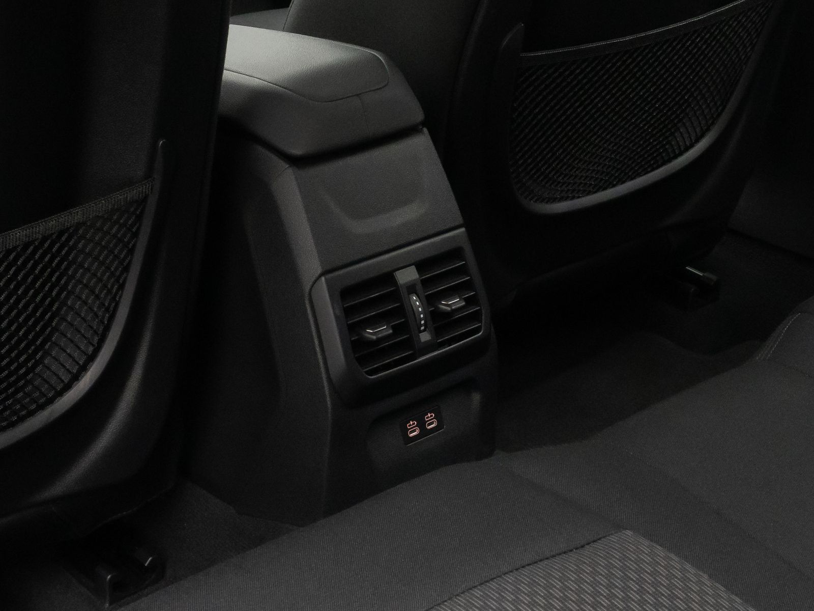 Fahrzeugabbildung BMW 118d GeschwindigReg PDC DAB LED CockpitPro WLAN