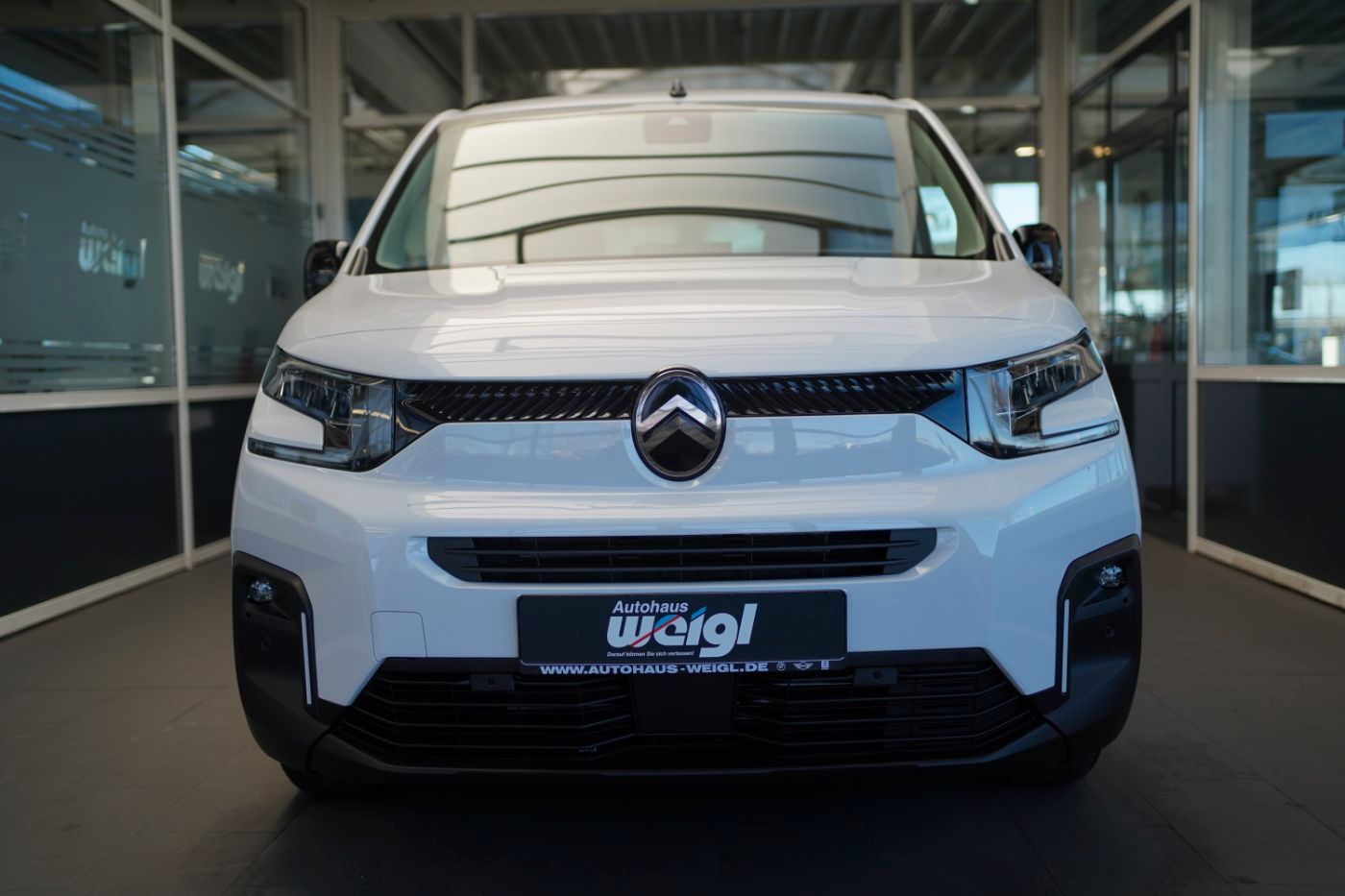 Fahrzeugabbildung Citroën Berlingo XL BlueHDi 130 EAT8 Max 7 Sitzer Navi
