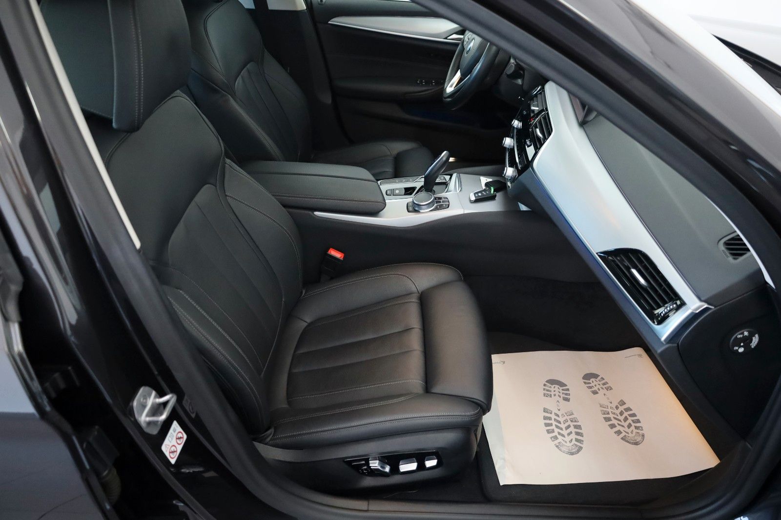 Fahrzeugabbildung BMW 530 e Lim.,Leder,Navi,LED,360Kamera,SH,ACC