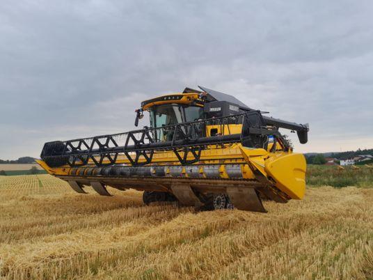 New Holland CR 8.90