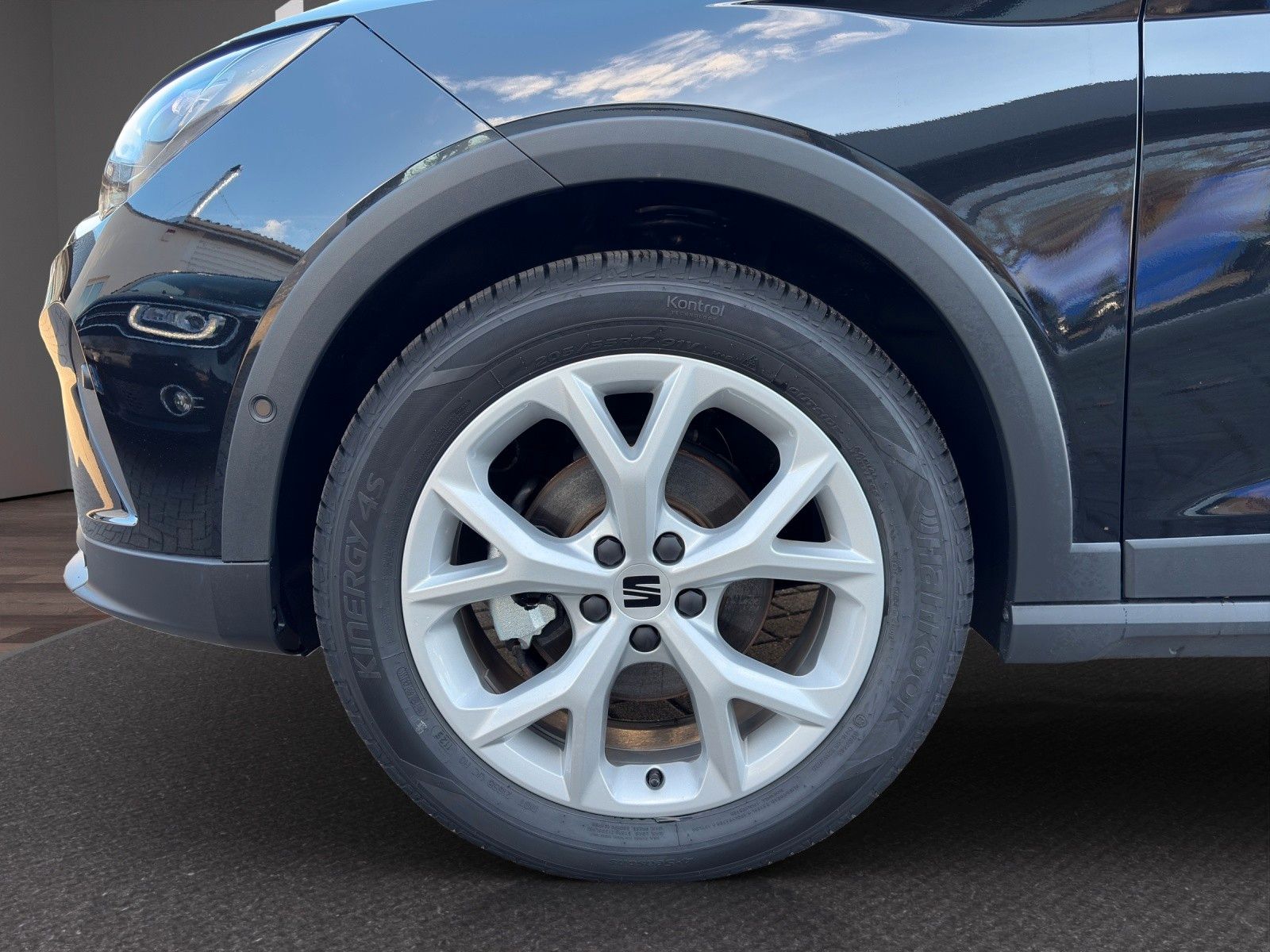 Fahrzeugabbildung SEAT Arona 1.0 TSI FR DSG NAVI/ACC/AHK/SHZ/GJR