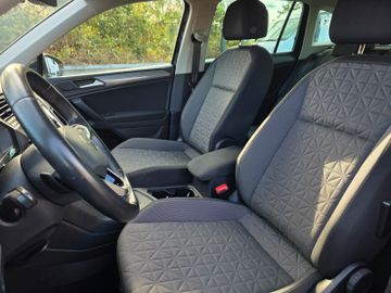 Volkswagen Tiguan - 11