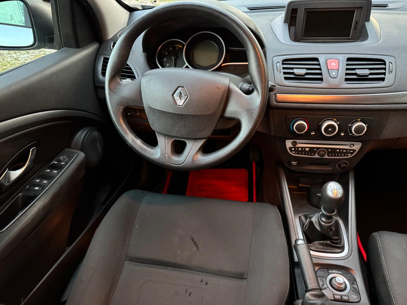Renault Megane 2011 — photo 24