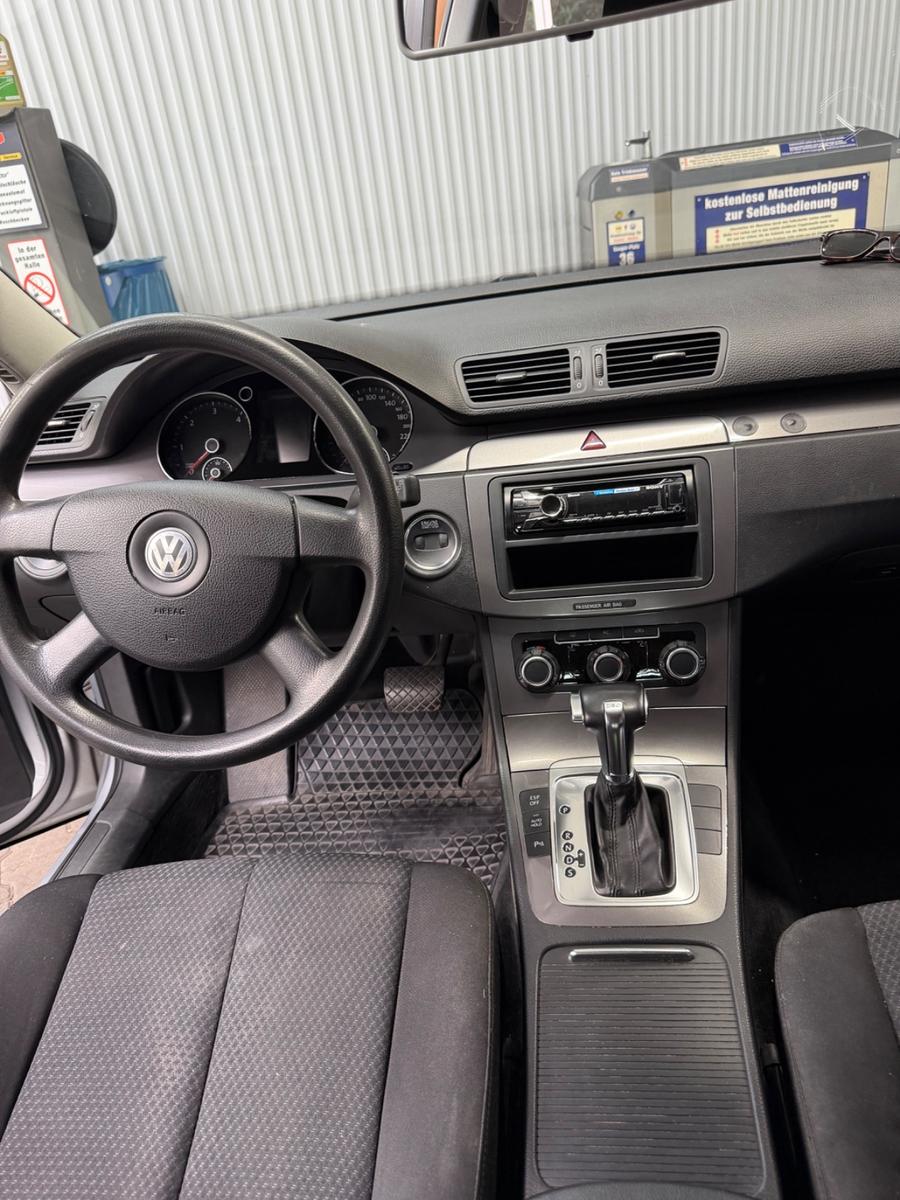 Volkswagen Passat 2011 — engine 1.968 cm³, 140 HP (103kW)